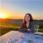 Sono una studentessa di Management, corso solamente in inglese che mi ha dato la possibilità di conoscere al meglio la lingua